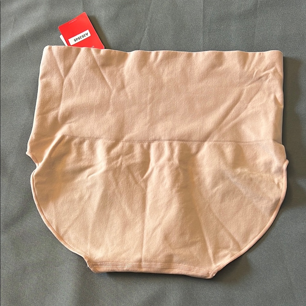 SPANX 2X Shaping Briefs in Cream - Picture 5 of 5